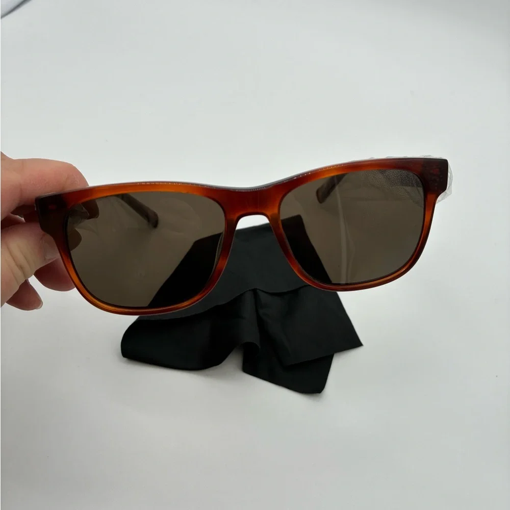 NWT banana republic Brown Tortoise Sunglasses with case